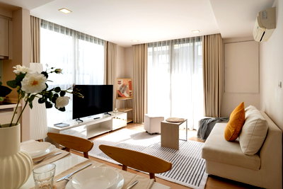 ขายคอนโด : ขายคอนโด 2 ห้องนอน Liv@49 (ลิฟ แอท 49) ห้องรีโนเวทใหม่พร้อมเข้าอยู่ ใกล้ BTS ทองหล่อ 