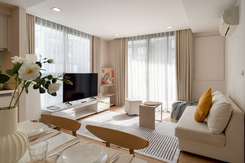 Condo for sale, 2 bedrooms, Liv@49 (Liv @ 49), newly renovated room, ready to move in, near BTS Thonglor