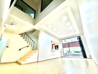 โฮมออฟฟิศ ถนนลาดพร้าว : ขายโฮมออฟฟิศ 4 ชั้น 7 ระดับ ลาดพร้าว 41 แยก 6-9 ขายพร้อมผู้เช่า การันตี Yield ขั้นต่ำ 5.4%