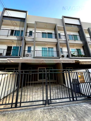 Townhouses for rent : 📌 For Rent 3-story Townhouse BAAN KLANG MUANG SUANLUANG 3 bedroom 3 bathroom