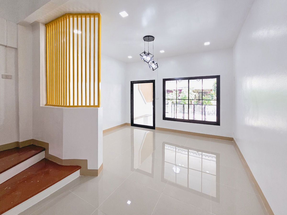 รูป ขายบ้าน หมู่บ้านมณีรินทร์ เลค แอนด์ พาร์ค ถนน 345 บางคูวัด โซนนันทนาการ์เด้น ทาวน์เฮาส์ 2 ชั้นครึ่ง บ้านเล่นระดับ  ราคาขายเพียง 1,890,000 บาท ฟรีโอน  - รูปที่ 7/20