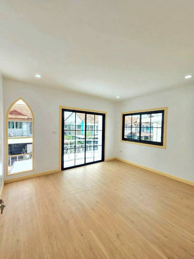 รูป ขายทาวน์เฮ้าส์ 2 ชั้น หลังมุม สิรารมย์ บ้านกล้วย-ไทรน้อย บ้านรีโนเวทใหม่ พร้อมอยู่ ราคาพิเศษเพียง 2.19 ล้านบาท ฟรีโอน - รูปที่ 19/20