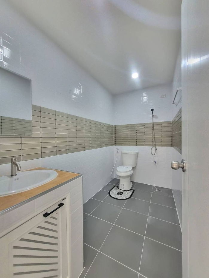 รูป ขายบ้าน ปิยวรารมย์ 1 ถนนบางกรวย–ไทรน้อย ทาวน์เฮาส์ 2 ชั้น หลังมุม ตกแต่งใหม่พร้อมอยู่ หลังบ้านไม่ติดใคร ราคาขายเพียง 2,890,000 บาท ฟรีโอน  - รูปที่ 10/20