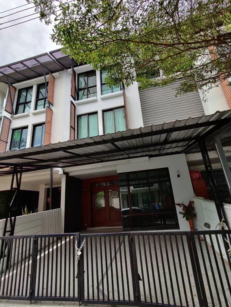 Townhouses for rent : Townhome for rent: Areeya Mandarina Sukumvit 77 (SPSAD3650)