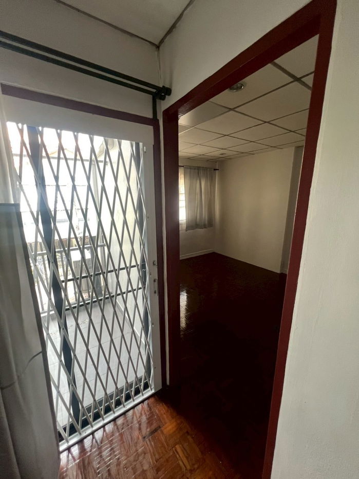 picture "Prime Location Alert: Newly renovated townhouse in Lak Si! Walking distance to BTS/MRT and 7-Eleven." - 18/22