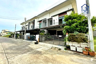 ทาวน์โฮม ถนนลำลูกกา : ขายทาวน์โฮม 2 ชั้น ซอยทรงพล 1 หลังมุม ลำลูกกา คลอง 2 ใกล้ BTS สถานีคูคต