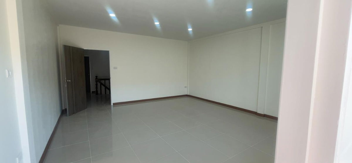 รูป ทาวน์เฮ้าส์ 2 ชั้น รีโนเวทใหม่ อ.ปากช่อง จ.นครราชสีมา - รูปที่ 1/7