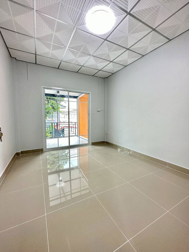 รูป ขายทาวน์เฮ้าส์ 2 ชั้น บัวทองธานีพาร์ค ตรงข้ามสมบัติบุรี บ้านอยู่ต้นซอย ใกล้สวนสาธารณะ หน้าบ้านกว้าง 6 เมตร ราคา 2,290,000 บาท - รูปที่ 13/19