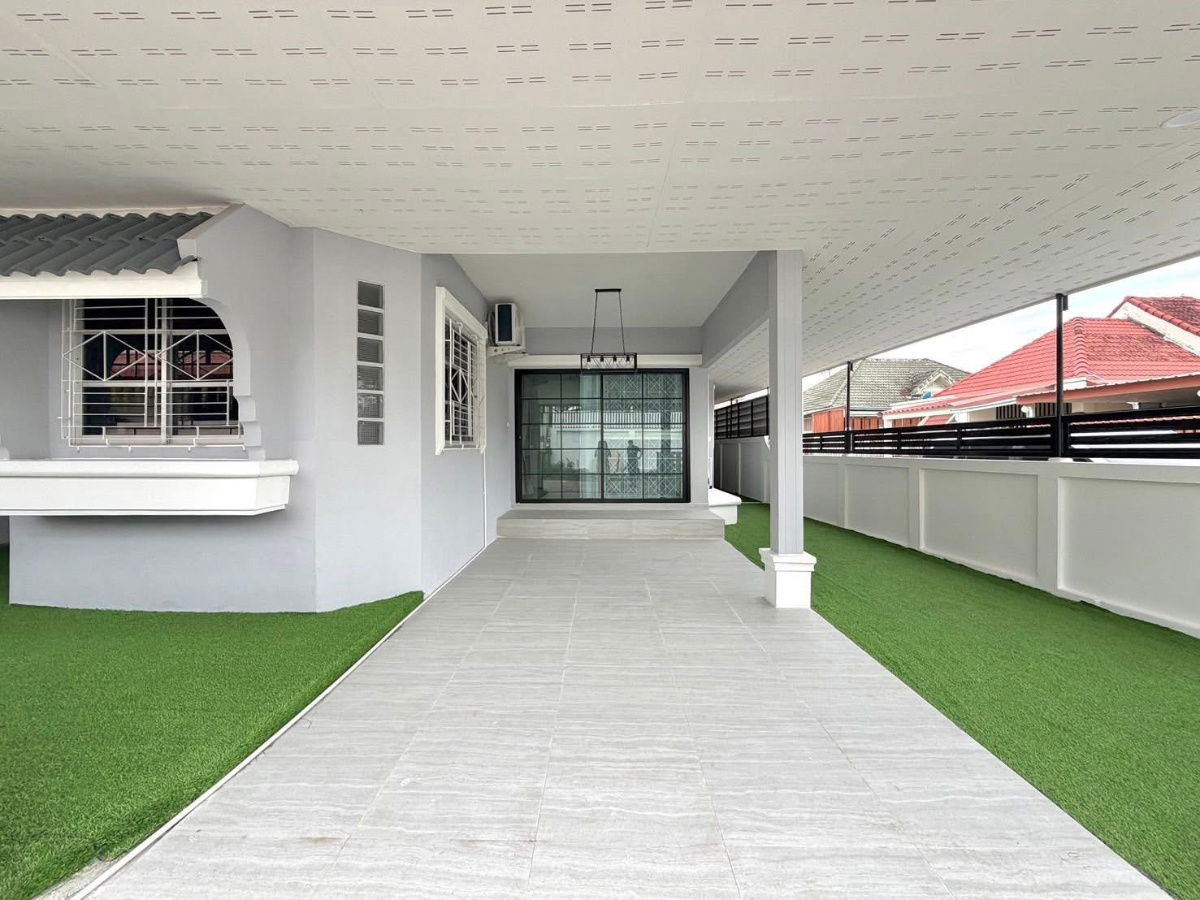 picture House on Soi Khanoi Pattaya in Transquil Village - 6/13