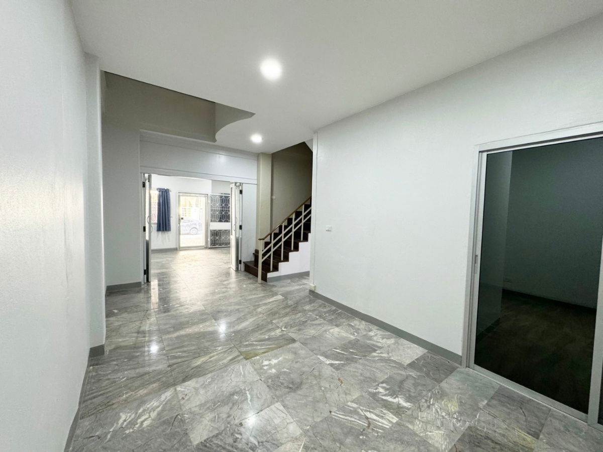 picture 🐶Pet-friendly🐱 4-Storey Townhouse, 5 Bedrooms, 7 Bathrooms | Varathorn Ville Pattanakarn 44 | Near Thonglor 6 km - 4/19