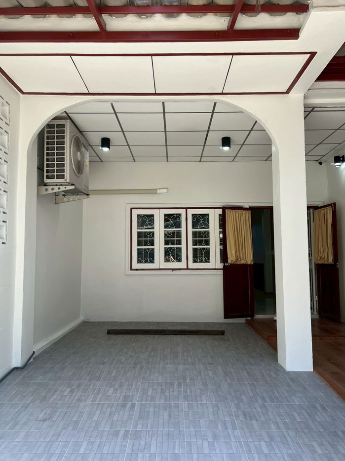 picture "Prime Location Alert: Newly renovated townhouse in Lak Si! Walking distance to BTS/MRT and 7-Eleven." - 5/22