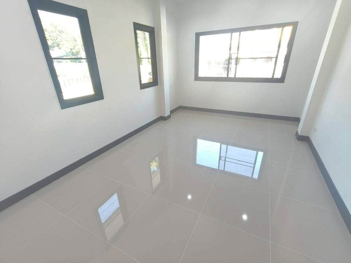 รูป บ้านเดี่ยวชั้นเดียว กว้างมาก ตกแต่งใหม่ทั้งหลัง หมู่บ้าน ซื่อตรง ถนนสุวินทวงศ์ 29 แขวงลำผักชี เขตหนองจอก พร้อมเฟอร์ฯ - รูปที่ 18/21