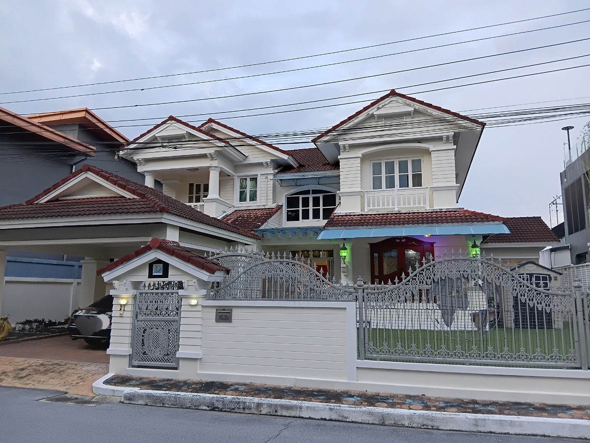 picture ON251102 For Sale: Large 2-Story Detached House in MANTANA-Suan Luang Rama IX Village - 1/23