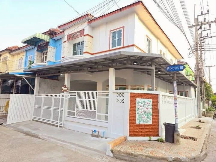 รูป ขายบ้าน ปิยวรารมย์ เฟส 1 ถนนบางกรวย-ไทรน้อย ทาวน์เฮาส์ 2 ชั้น หลังมุม ตกแต่งใหม่ ถนนเมนกว้าง 12 เมตร ราคาเพียง 2,590,000 บาท ฟรีโอน - รูปที่ 2/19