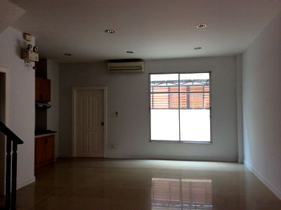 เช่าทาวน์โฮม บางลำภู(งามวงศ์วาน) : ให้เช่า บ้านกลางเมือง มอนติคาโล รัชวิภา