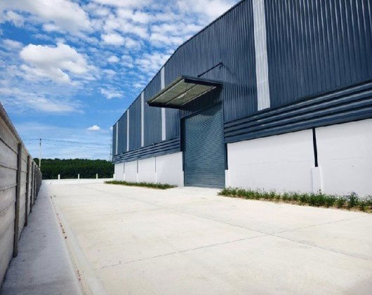 รูป ให้เช่าโกดัง โรงงาน พร้อมสำนักงาน สร้างใหม่ / ทำเล นิคมพัฒนา จ.ระยอง / พื้นที่ 3144 ตารางเมตร / พื้นที่สีเหลือง ขอ รง 4 ได้ / รถเทรลเลอร์ เข้าออกได้ - รูปที่ 4/14