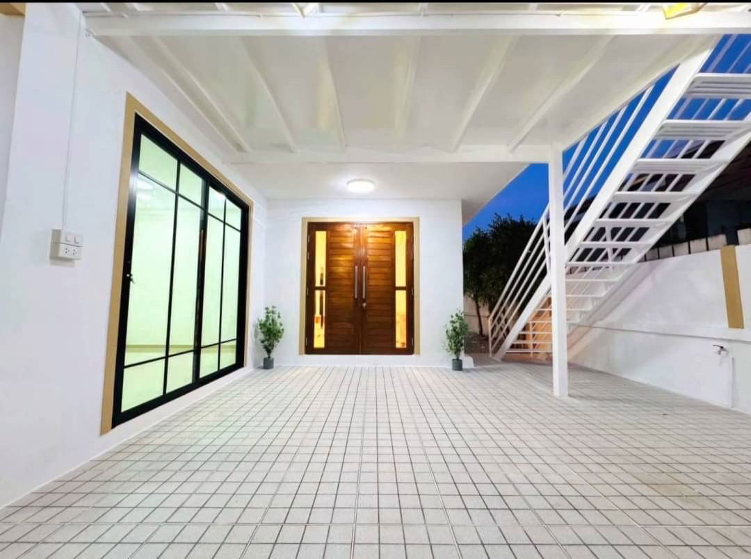 รูป ขายทาวน์เฮาส์ชั้นเดียว หมู่บ้านอาสาเฮ้าส์5 ซอยกันตนา บางใหญ่ ตกแต่งใหม่พร้อมอยู่ มีระเบียงชมวิว ฟรีเฟอร์นิเจอร์ ราคาเพียง 2,190,000 บาท ฟรีโอน - รูปที่ 4/20