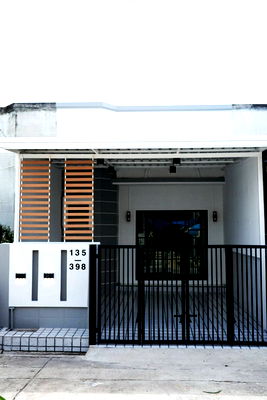 ทาวน์โฮม แม็คโคร บางบัวทอง : ขายทาวน์เฮ้าส์ชั้นเดียว หมู่บ้านพิมลราช1 ถนนบ้านกล้วย-ไทรน้อย บางบัวทอง ตกแต่งใหม่พร้อมอยู่ 3 ห้องนอน 2 ห้องน้ำ ราคาเพียง 1,290,000 บาท ฟรีโอน