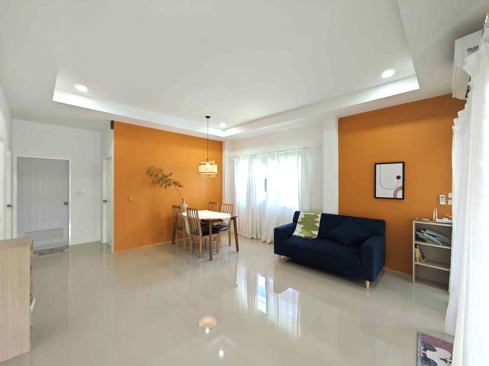 picture Single storey house for rent with 3 bedrooms,2 toilets and 1 kitchen.  - 4/13