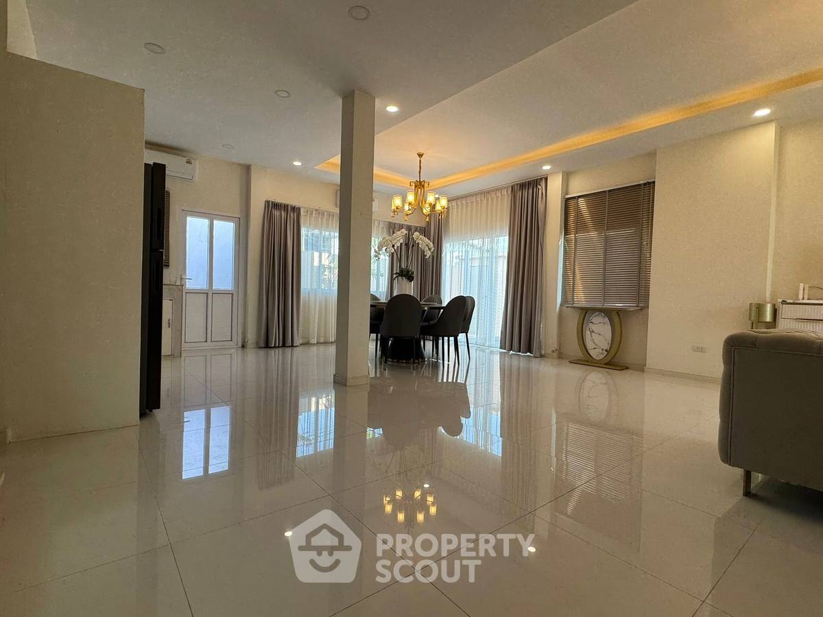 picture 4-BR House at BAAN Dusit Pattaya Garden close to Pattaya (ID 2449735) - 6/17