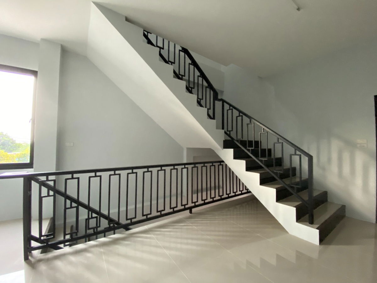 รูป ถูกสุดแล้วแต่.... อยากซื้อเท่าไร บอกได้เลยค่ะ ทาวน์โฮมหรู ศรีราชา ชลบุรี - รูปที่ 8/12