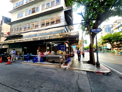 อาคารพาณิชย์ วิทยาลัยอาชีวศึกษาเอี่ยมละออ : ขายอาคารพาณิชย์ 3 ชั้น ซอยจันทน์ 25/1 เข้าจากถนนจันทน์ เพียง 50 เมตร เท่านั้น ทำเลดี ใกล้ตลาด เหมาะเปิดบริษัท พักอาศัย หรือทำการค้า