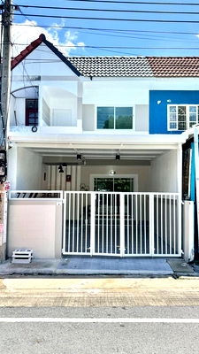 ทาวน์โฮม ไทรน้อย นนทบุรี : ขายบ้านc ทำเลค้าขายได้ ทาวน์เฮ้าส์ 2 ชั้น ติดถนนเมน รีโนเวทใหม่ พร้อมอยู่ เหมาะทั้งอยู่อาศัยและค้าขาย 💰 ราคาเพียง 1.45 ล้านบาท ฟรีโอน