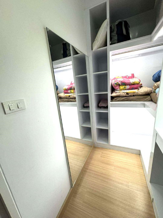 picture Two storey house for rent with 4 bedrooms,3 toilets and 1 kitchen. - 13/27