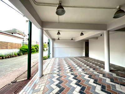 เช่าโฮมออฟฟิศ เขตลาดพร้าว : 🏡🏢 ด่วน! โฮมออฟฟิศ/บ้านเดี่ยว 2 ชั้น โชคชัย 4 พื้นที่ใช้สอย 500 ตร.ม. รีโนเวทใหม่! 4+1 ห้องนอน จอดรถได้ 3-8 คัน 🚗 45,000 บาท/เดือน