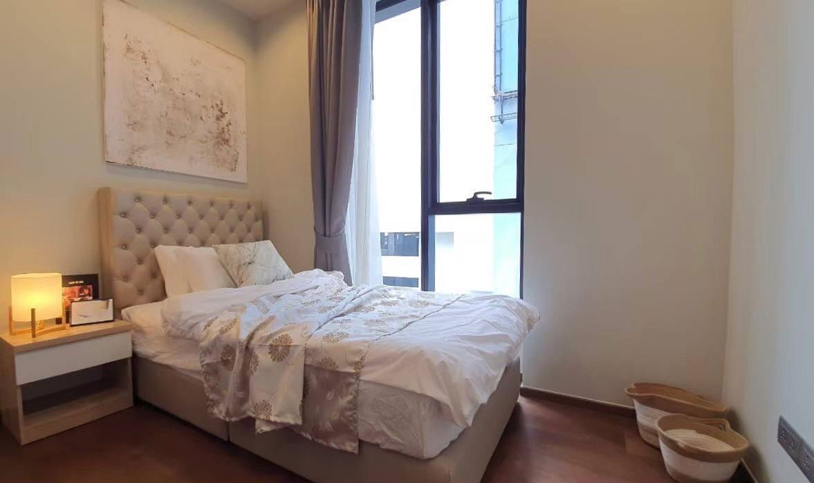 รูป Ideo Q Victory【𝐒𝐄𝐋𝐋 & 𝐑𝐄𝐍𝐓】🔥ดีไซน์โมเดิร์นจัดเต็มด้วยเฟอร์ครีมเทา เสริมไฟเส้นเพิ่มมิติให้ห้องดูหรูคมมากขึ้น🔥 ติดต่อไลน์ไอดี: @hacondo - รูปที่ 3/10