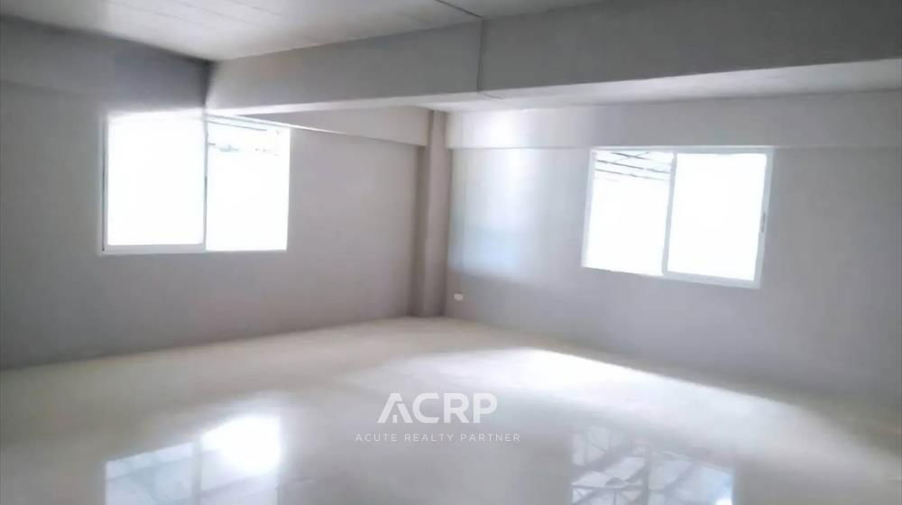 picture Newly built warehouse for rent in Soi Rungroj, Phraeksa, Bang Phli, ready to use, near Bang Pu Industrial Estate. - 5/8