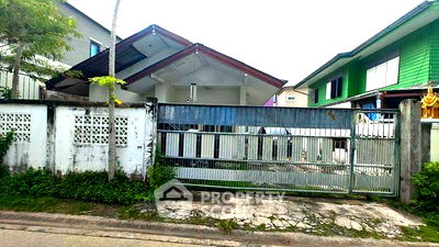 Houses for sale Nak Niwat Road : 2-BR House in Lat Phrao (ID 2428704)