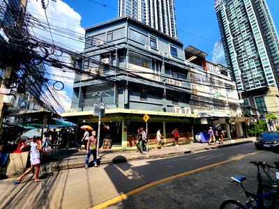 Shophouses for rent Pratunum : FOR RENT  COMMERCIAL BUILDING PROPERTY  80000 BAHT per MONTH