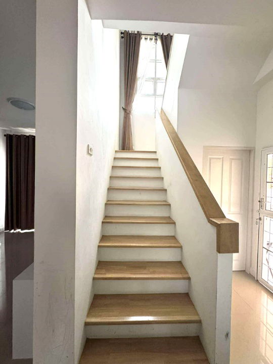 picture Two storey house for rent with 4 bedrooms,3 toilets and 1 kitchen.  - 10/27