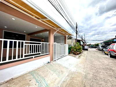 ขายทาวน์โฮม : ทาวน์เฮาส์ชั้นเดียว พฤกษา 3 บางบัวทอง | ตกแต่งใหม่! | ใกล้ตลาด/รถตู้ | เพียง 1.29 ลบ. ฟรีโอน! 