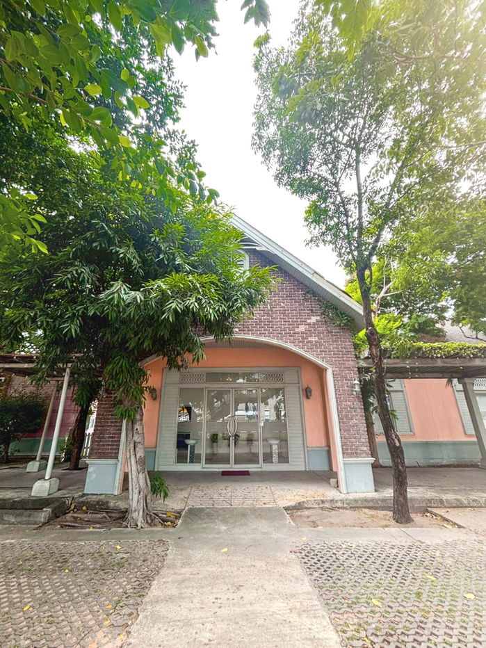 picture Retails space for Rent at iPLACE Business Park, Laem Chabang Located in a prime area near major industrial zones, Laem Chabang Deep Sea Port - 1/34