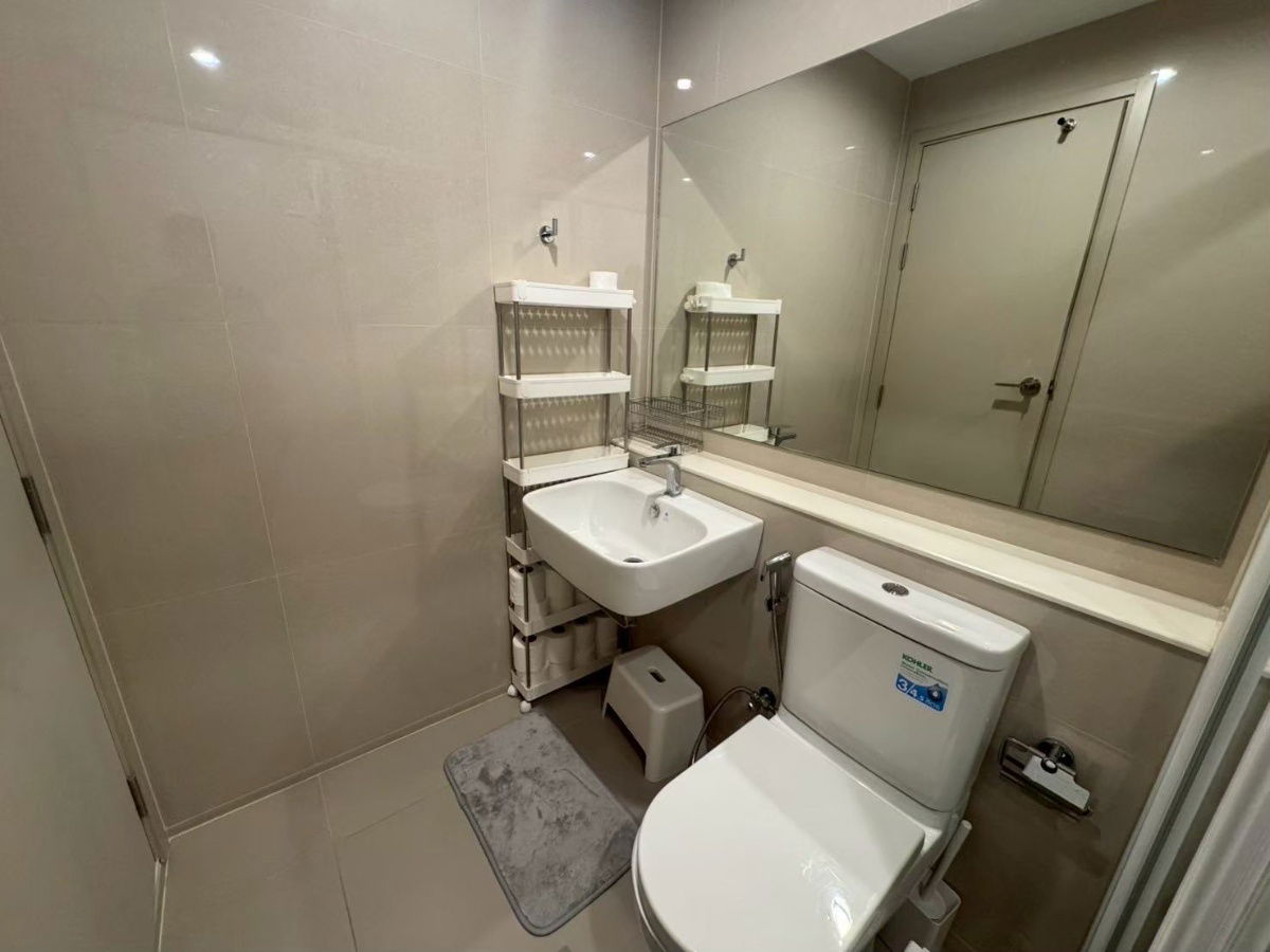 picture For Rent ASPIRE ERAWAN PRIME | 4th Floor · 27 sq.m. Large-front condo on the main road, just 0 meters from BTS Chang Erawan. - 10/15