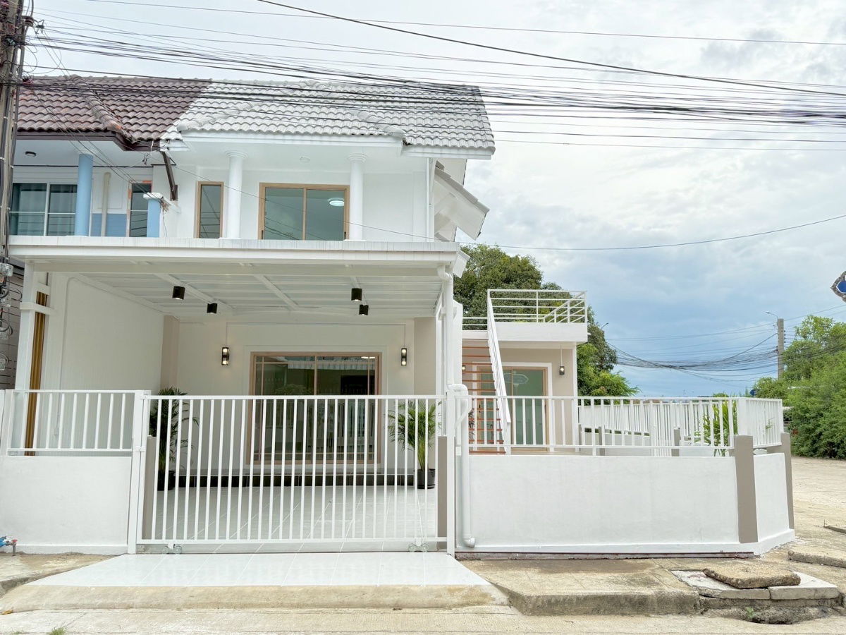 รูป ทาวน์เฮ้าส์ 2 ชั้น บัวทอง 4 หลังมุม | 33 ตร.วา | ถนนเมน ต่อเติมจัดเต็ม | 2.79 ลบ. ฟรีโอน!  - รูปที่ 1/20