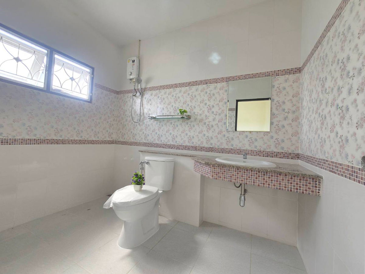 รูป บ้านเดี่ยว รีโนเวทใหม่ หลังมุม ทำเลดี เนื้อที่กว้างมากๆ หมู่บ้านบุรีรมย์ ถ.คู้บอน41 ซ.สุพรรณิการ์12 มีเฟอร์นิเจอร์ พร้อมอยู่ - รูปที่ 45/47