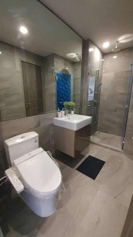 รูป Ideo Q Victory【𝐒𝐄𝐋𝐋 & 𝐑𝐄𝐍𝐓】🔥ดีไซน์โมเดิร์นจัดเต็มด้วยเฟอร์ครีมเทา เสริมไฟเส้นเพิ่มมิติให้ห้องดูหรูคมมากขึ้น🔥 ติดต่อไลน์ไอดี: @hacondo - รูปที่ 10/10