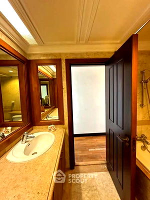 Condos for sale : 3-BR Condo at All Seasons Mansion Condominium near BTS Phloen Chit (ID 2449441)