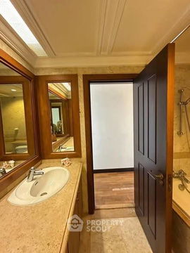 3-BR Condo at All Seasons Mansion Condominium near BTS Phloen Chit (ID 2449441)