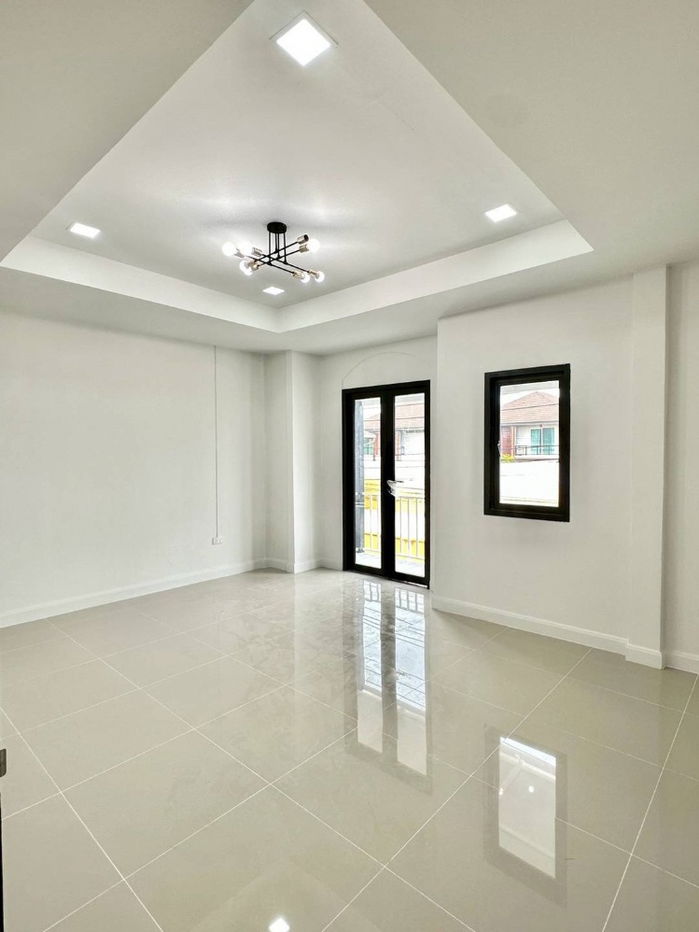 รูป ขายทาวน์เฮ้าส์ 2 ชั้น หมู่บ้านร่มรื่นวิลล์3 มหาสวัสดิ์ (บางกรวย-นนทบุรี) ตกแต่งใหม่พร้อมอยู่ ราคาเพียง 2,290,000 บาท ฟรีโอน - รูปที่ 18/20