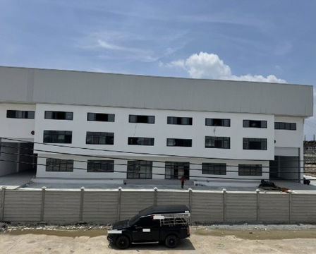 ให้เช่าโกดัง พร้อมสำนักงาน 3 ชั้น สร้างใหม่ / พื้นที่ใช้สอยรวม 2740 ตารางเมตร / ทำเล บางปลา บางพลี ตำหรุ / อยู่ในโครงการสุวรรณบุตร