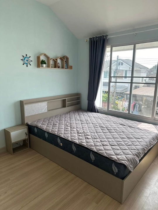 picture  Two storey house for rent with 3 bedrooms,2 toilets and 1 kitchen.  - 10/16