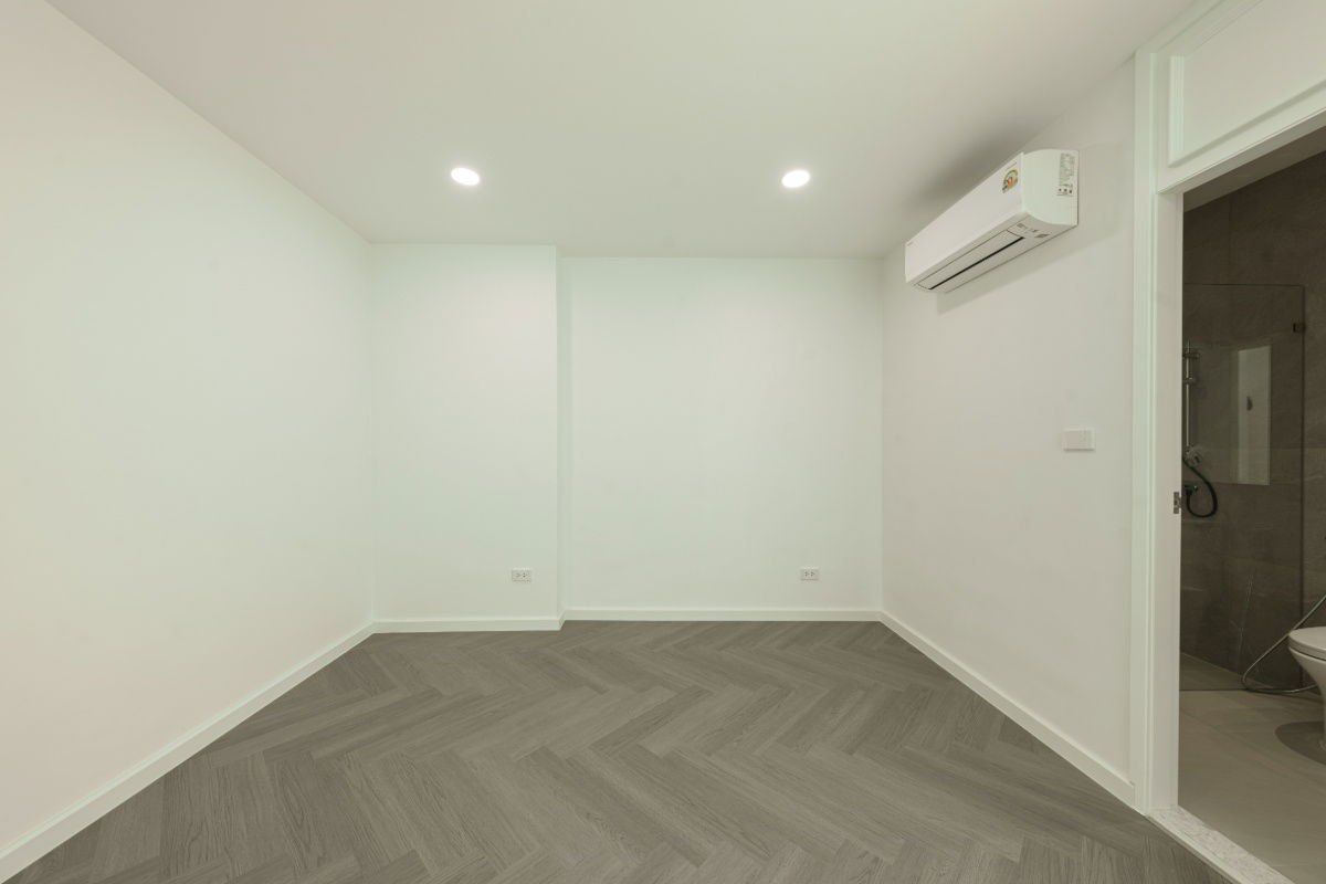 รูป S909 [ขาย] Modern French Classic Townhome 💰 ราคาเพียง 13.59 ล้านบาท 📍BTS พระโขนง และ BTS เอกมัย - รูปที่ 20/27