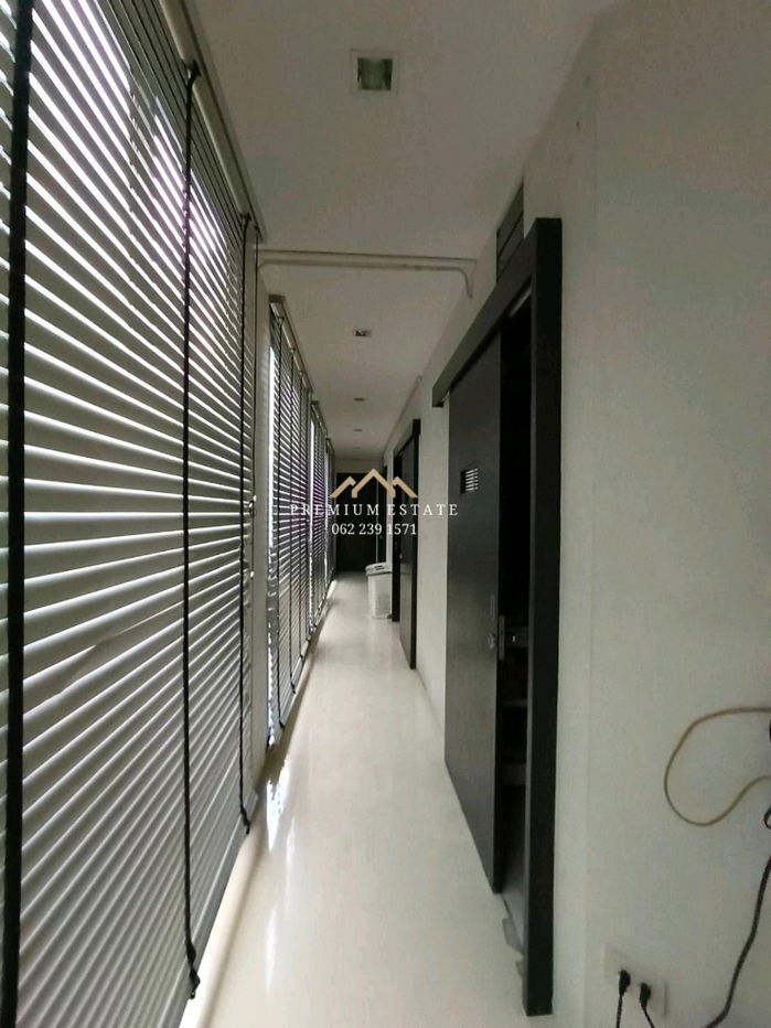 picture Clinic for Sale near Ekkamai-Ramindra Road - 11/18