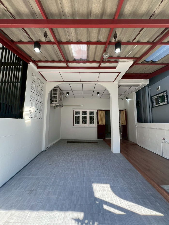 picture "Prime Location Alert: Newly renovated townhouse in Lak Si! Walking distance to BTS/MRT and 7-Eleven." - 4/22