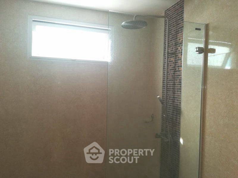 picture 1-BR Condo at The View Cozy Beach Residence close to Phratamnak (ID 2450780) - 4/7