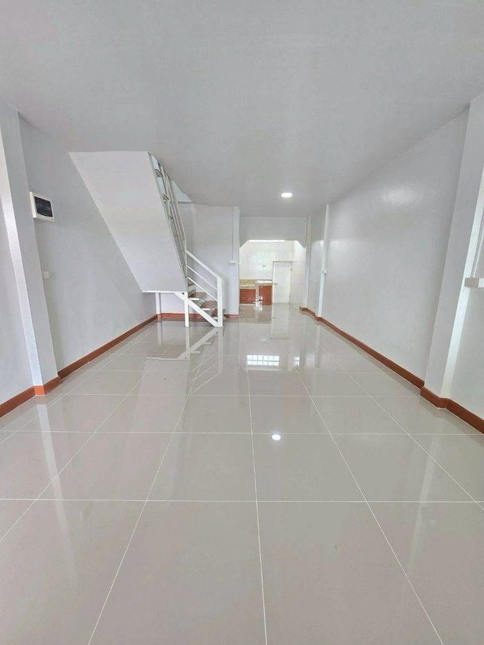 รูป ขายทาวน์เฮาส์ 2 ชั้น ถนนเมน ค้าขายได้ หมู่บ้านศรีประจักษ์4 หน้าบ้าน-หลังบ้านไม่ชนใคร ราคาเพียง 1,490,000 บาท ฟรีโอน - รูปที่ 8/19